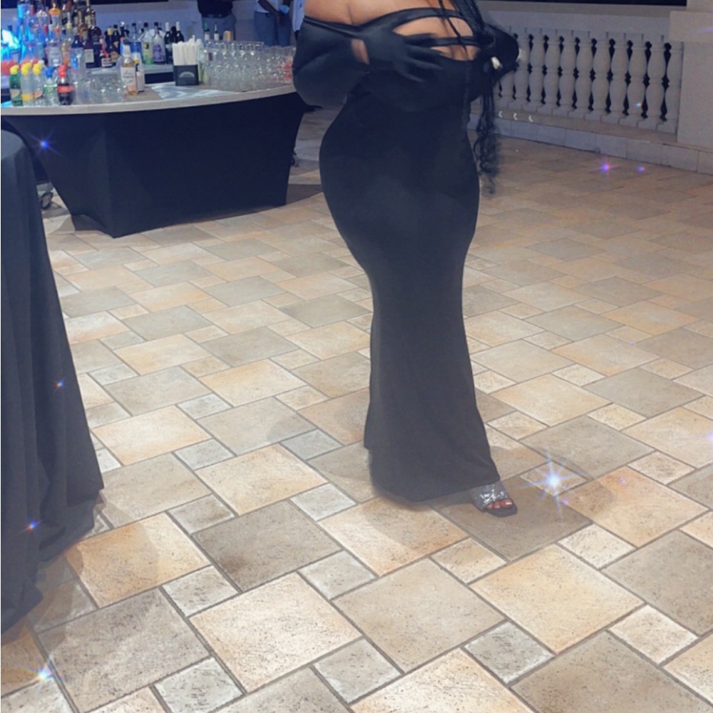 Black 2 piece skirt set “ invitation only “ from fashion nova it is stretchy